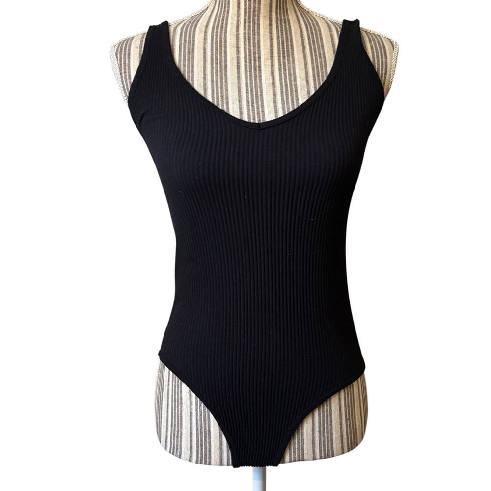 Aura Bodysuit Medium/Large Black Ribbed Seamless Wide Straps V-Neck Stretchy